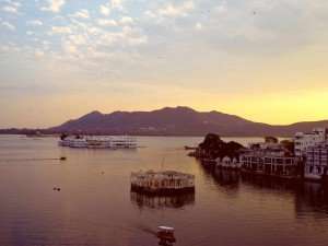sunset lake pichola udaipur rajasthan