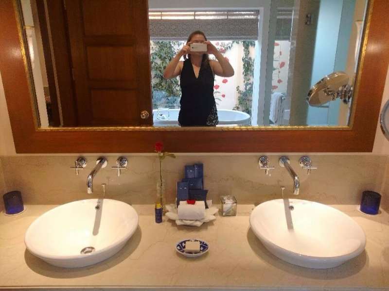 Oberoi sukhvilas bathroom