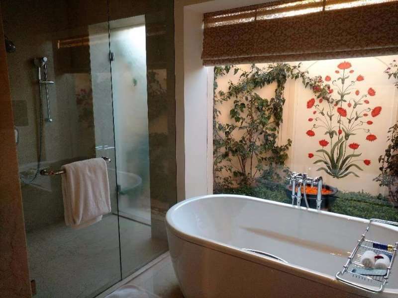 Oberoi Sukhvilas bathroom