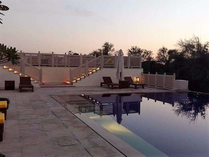 Oberoi Sukhvilas pool