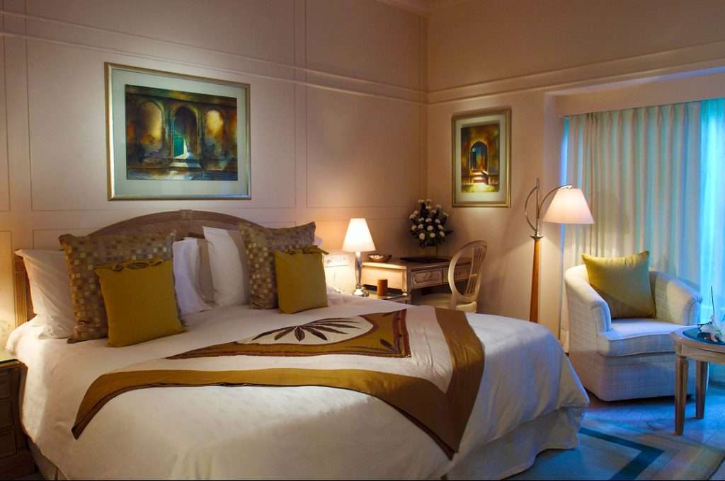 Club Room Claridges Hotels in Delhi
